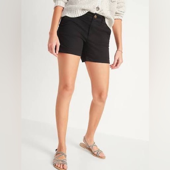 Old Navy Black Everyday 5” Inseam Flat Front Shorts Size 4 - Picture 1 of 8